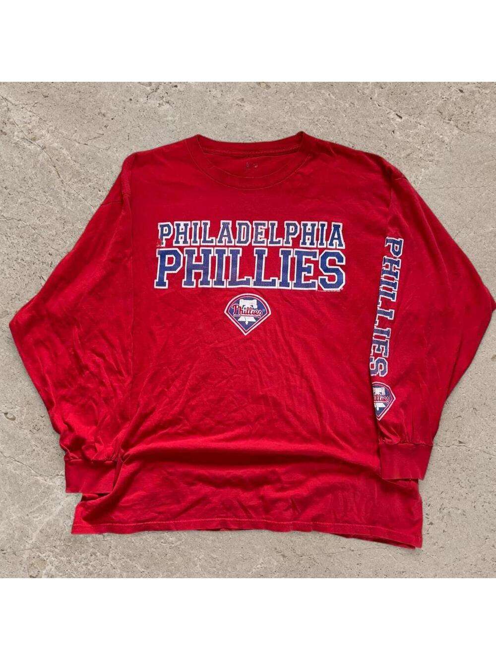 Super fire vintage 2008 faded Philadelphia Phillies longsleeve tee.